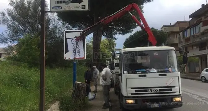 Pubbliemme rimuove i suoi arredi urbani da Vibo Valentia