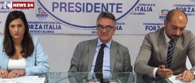 Vietato fare il bagno a Reggio, Forza Italia attacca la giunta Falcomatà