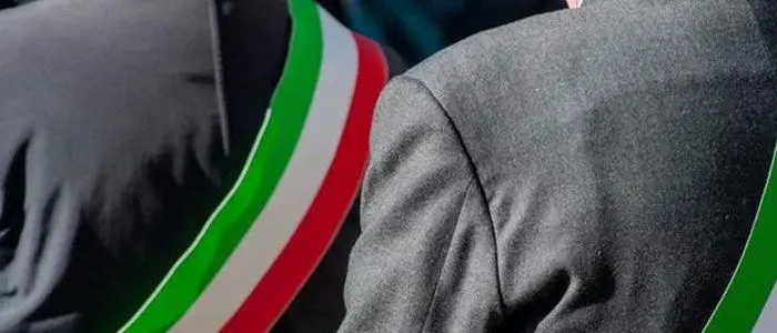 Alla politica calabrese non piacciono le fusioni dei Comuni: i tranelli della nuova legge