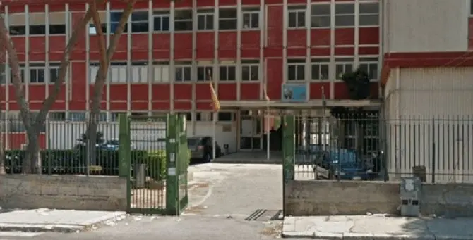 Genitore picchia un bidello: avrebbe molestato la figlia a scuola