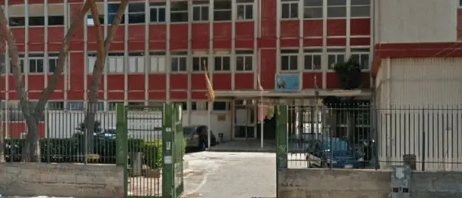 Genitore picchia un bidello: avrebbe molestato la figlia a scuola