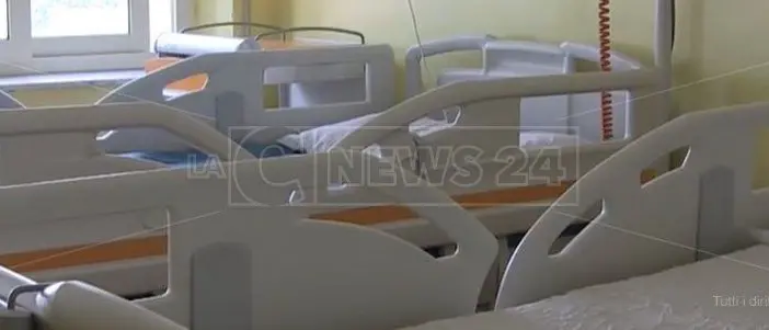Ospedale di Vibo, chiuso un altro reparto ma per scoprirlo ci siamo fatti “arrestare”