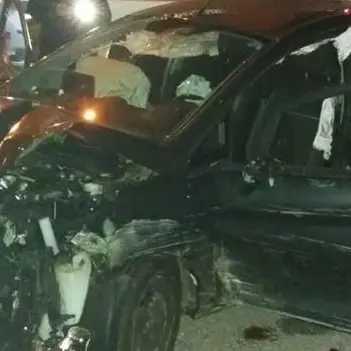 Perde il controllo dell'auto e si schianta contro un muro, è grave