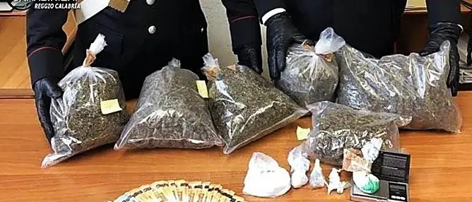 Marijuana e cocaina in cantina, arrestato 38enne reggino