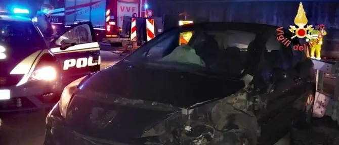 Urta contro il guardrail e blocca il traffico lungo la strada dei Due mari