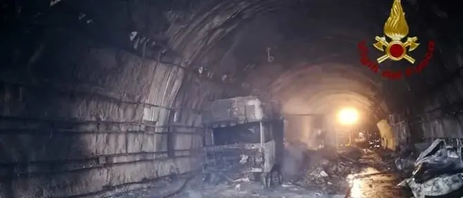 Incendio in galleria, esercitazione lungo l'Autostrada del Mediterraneo