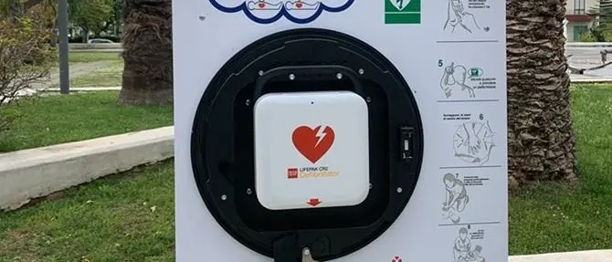 Praia città cardioprotetta: installati 15 defibrillatori semi-automatici