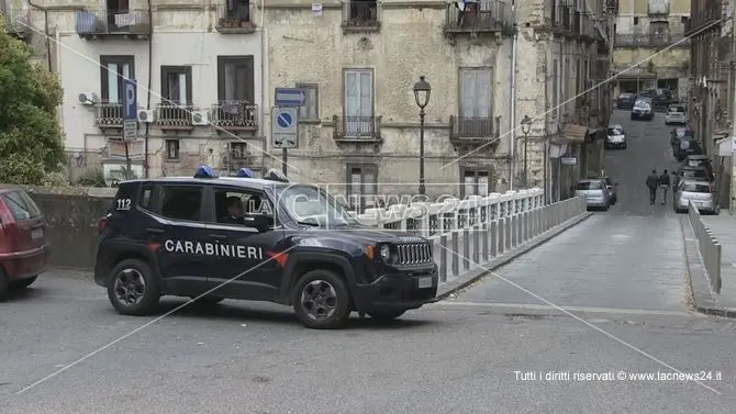 Detenuto evade dal carcere di Cosenza. È caccia all'uomo: posti di blocco ovunque