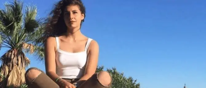 Colpisce e uccide il padre violento: «Tutti sapevano ma nessuno ha mai fatto nulla»