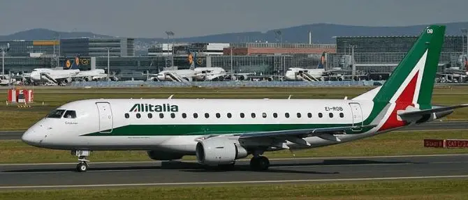 Aeroporti calabresi da record: ad aprile quasi 350mila viaggiatori