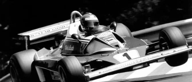 Addio a Niki Lauda, il pilota che visse due volte