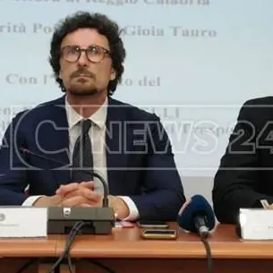 Il ministro Toninelli torna a Gioia Tauro. «Fuori la ‘ndrangheta dal porto»