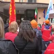 Licenziamenti Italbacolor: gli operai protestano al Comune di Fuscaldo