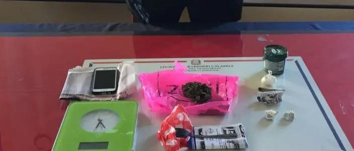Spaccio di droga per le vie di Soverato, due arresti dei carabinieri