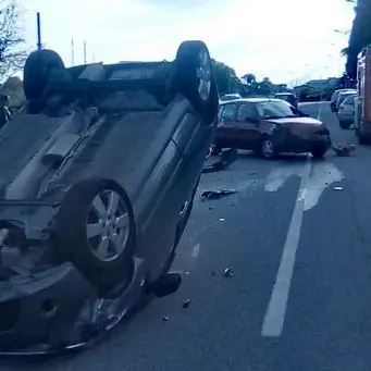 Scontro tra due auto nel Catanzarese: sette persone ferite