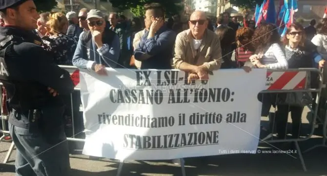 Il ministro Di Maio a Cosenza, tirocinanti ed ex Lsu-Lpu in protesta