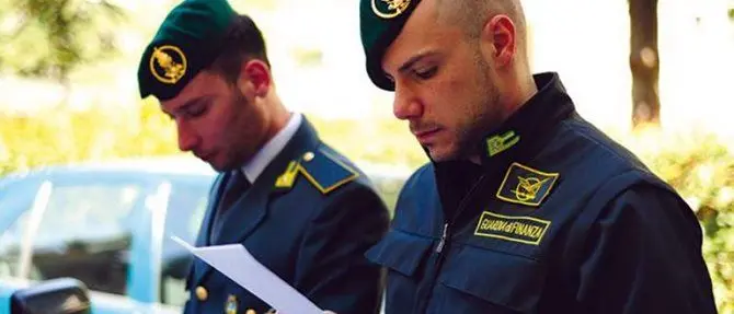 Lamezia, i baschi verdi sequestrano migliaia di articoli contraffatti