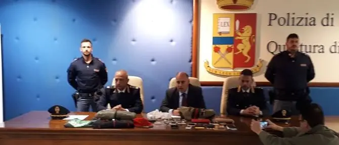 Reggio, rapinatore incastrato dalle telecamere e dagli indumenti