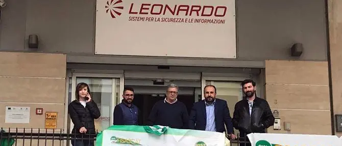 Senza stipendio da marzo, protestano i lavoratori della Leonardo Spa