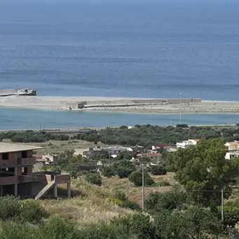 Porto di Saline, il sindaco di Montebello striglia la politica e chiede certezze