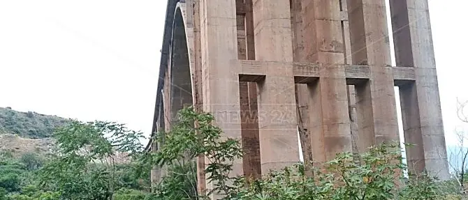 Dramma a Reggio Calabria, uomo si lancia dal viadotto autostradale