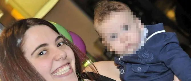Bimbo picchiato a morte, mamma e compagno indagati di omicidio