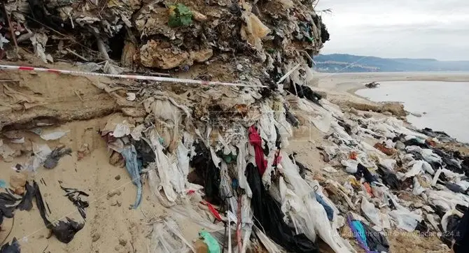 La discarica dell’Angitola è una bomba ecologica, cresce l’allarme a Pizzo