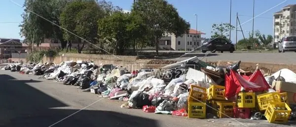 Arghillà di Reggio: inciviltà, inefficienze e abbandono selvaggio di rifiuti