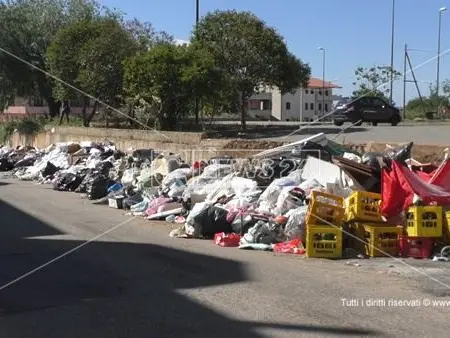 Arghillà di Reggio: inciviltà, inefficienze e abbandono selvaggio di rifiuti