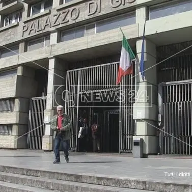 Cosenza, gli attivisti Prendocasa in tribunale per la prima udienza