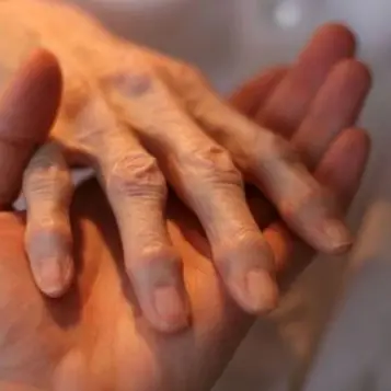 Cure palliative, tra servizi carenti e malati senza assistenza: chiesto incontro con Cotticelli