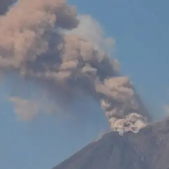 Nuova eruzione dell’Etna: doppia colata lavica