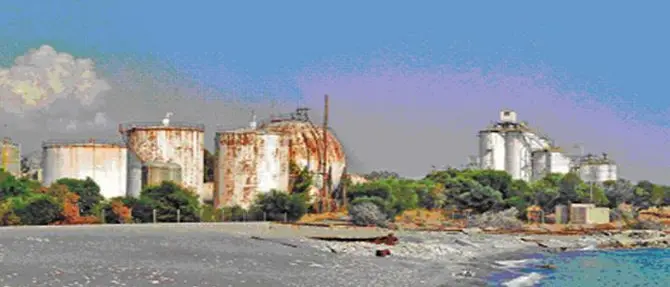 L'ecobomba dell'ex Liquichimica di Saline Joniche: «Urge la bonifica»