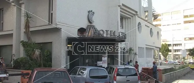 Cosenza, accordo raggiunto: Prendocasa lasciano l’ex Hotel Centrale