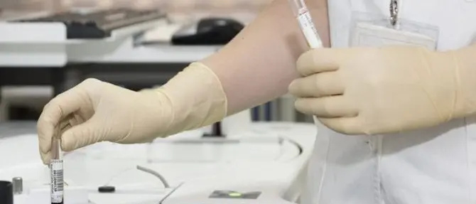 Tumore al seno, una nuova cura salva la vita al 70% delle giovani