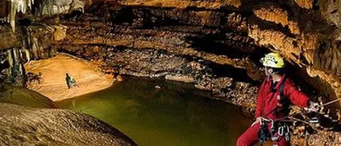 Sorpresi da un'onda di piena, quattro speleologi bloccati in una grotta nel Cosentino