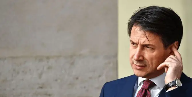 Governo sul baratro, il richiamo di Conte: «Rimango se con dignità»