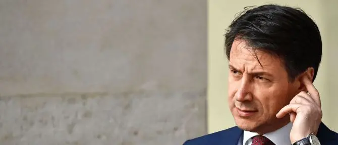 Governo sul baratro, il richiamo di Conte: «Rimango se con dignità»