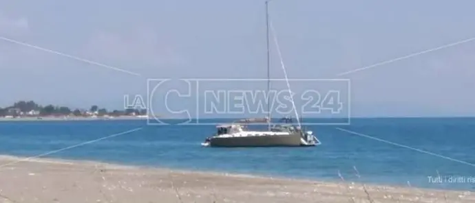 Sbarco di migranti sulle coste del Cosentino, un centinaio approdano a Calopezzati
