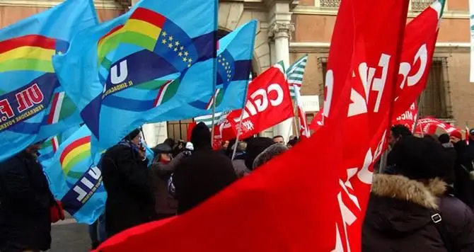 Lavoro, i sindacati scendono in piazza a Reggio per «Unire il Paese»