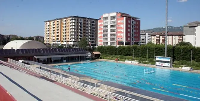 Cosenza, finanzieri in Comune per l'inchiesta sulla gestione della piscina