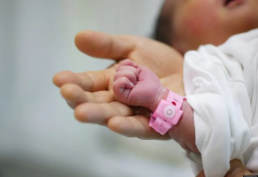 Neonata morta a Cosenza, il disperato grido di dolore della mamma: «Voglio la verità»