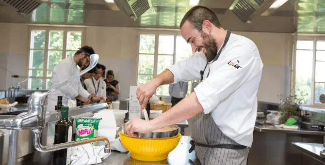 Scuola di cucina: un cosentino sul podio con pane, olio e zucchero