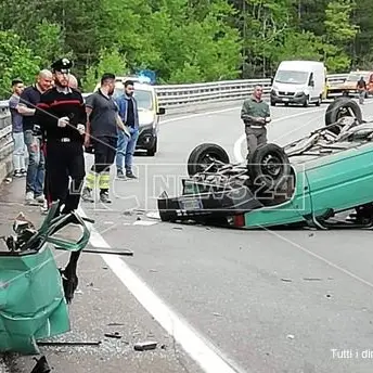 Incidente stradale a Camigliatello, auto si ribalta: un ferito