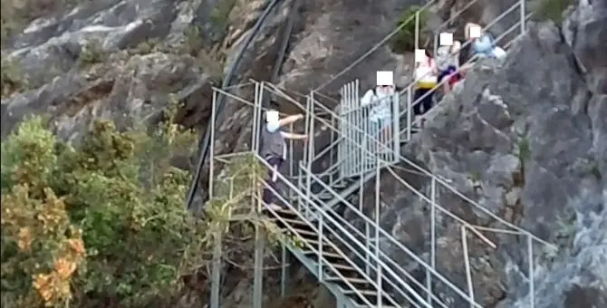 San Nicola Arcella, turisti intrappolati sulla spiaggia della Grotta del Prete