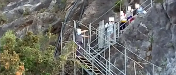 San Nicola Arcella, turisti intrappolati sulla spiaggia della Grotta del Prete