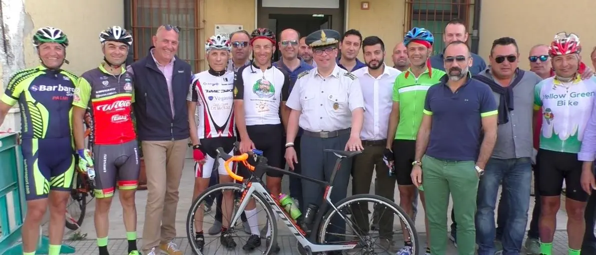 Da Milano a Locri in bicicletta per ricordare il collega scomparso