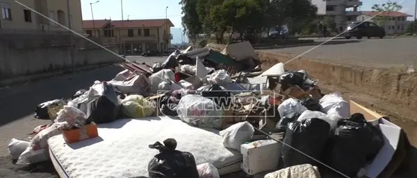 Reggio, tra discariche e fogne a cielo aperto: l'esasperazione del quartiere Arghillà