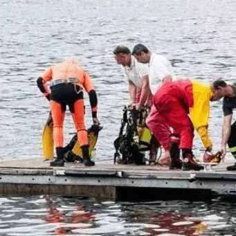 Tuffo nel lago di Como per festeggiare la fine della scuola: muore 15enne