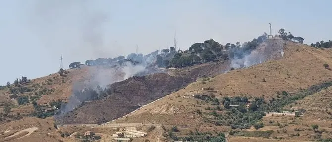 Bruciano le colline di Pentimele a Reggio Calabria